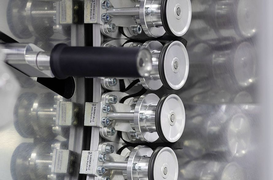 Barmag, otomatik iplik bağlama fonksiyonuna sahip yarı otomatik bobin makinası WINGS POY 2.0’ı tanıtacaktır. Barmag's semi-automated winding machine WINGS POY 2.0