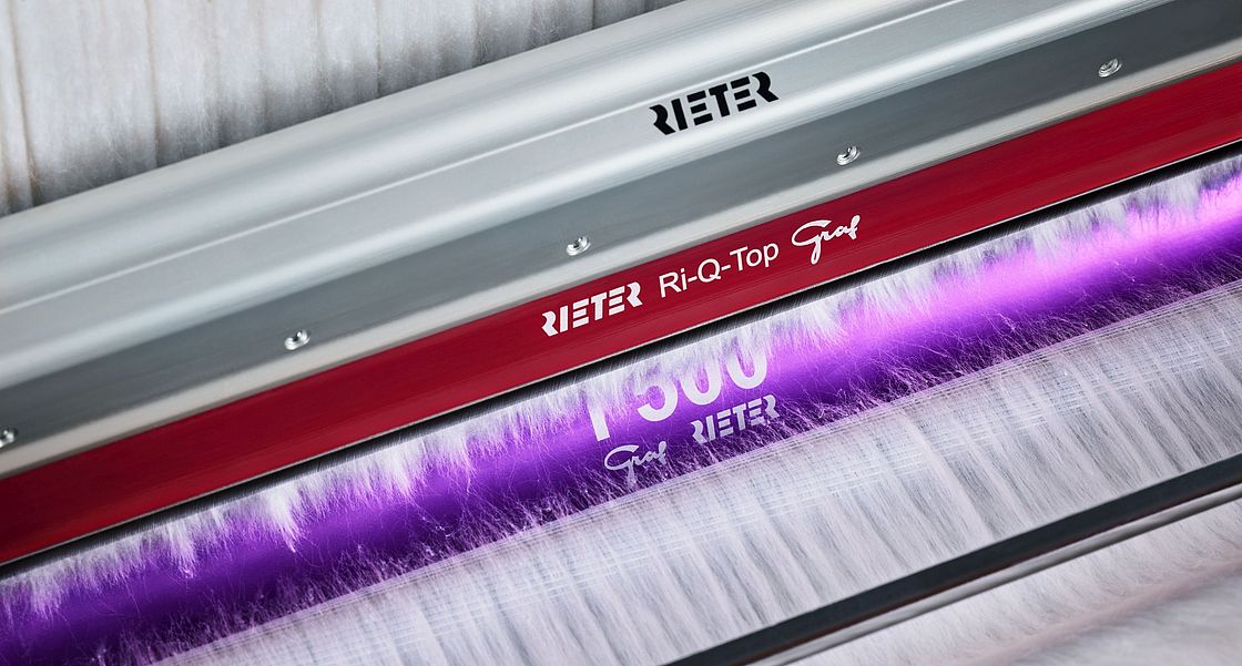使用 Ri-Q-Top顶梳和 i 500 圆梳梳理